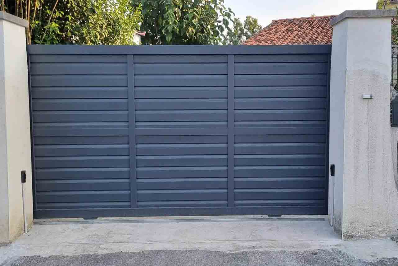 METAL GARDEN portail coulissant persienne alu 3500x1600 mm