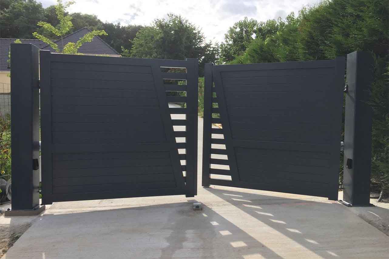 METAL GARDEN Poteau portail alu sur platine 150x1200