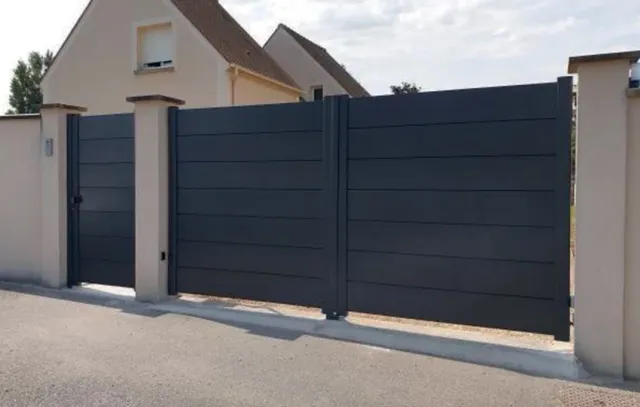 Préfalu BELLEDONE portail battant aluminium plein
