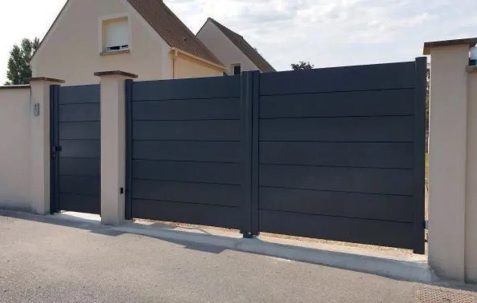 Préfalu BELLEDONE portail battant aluminium plein